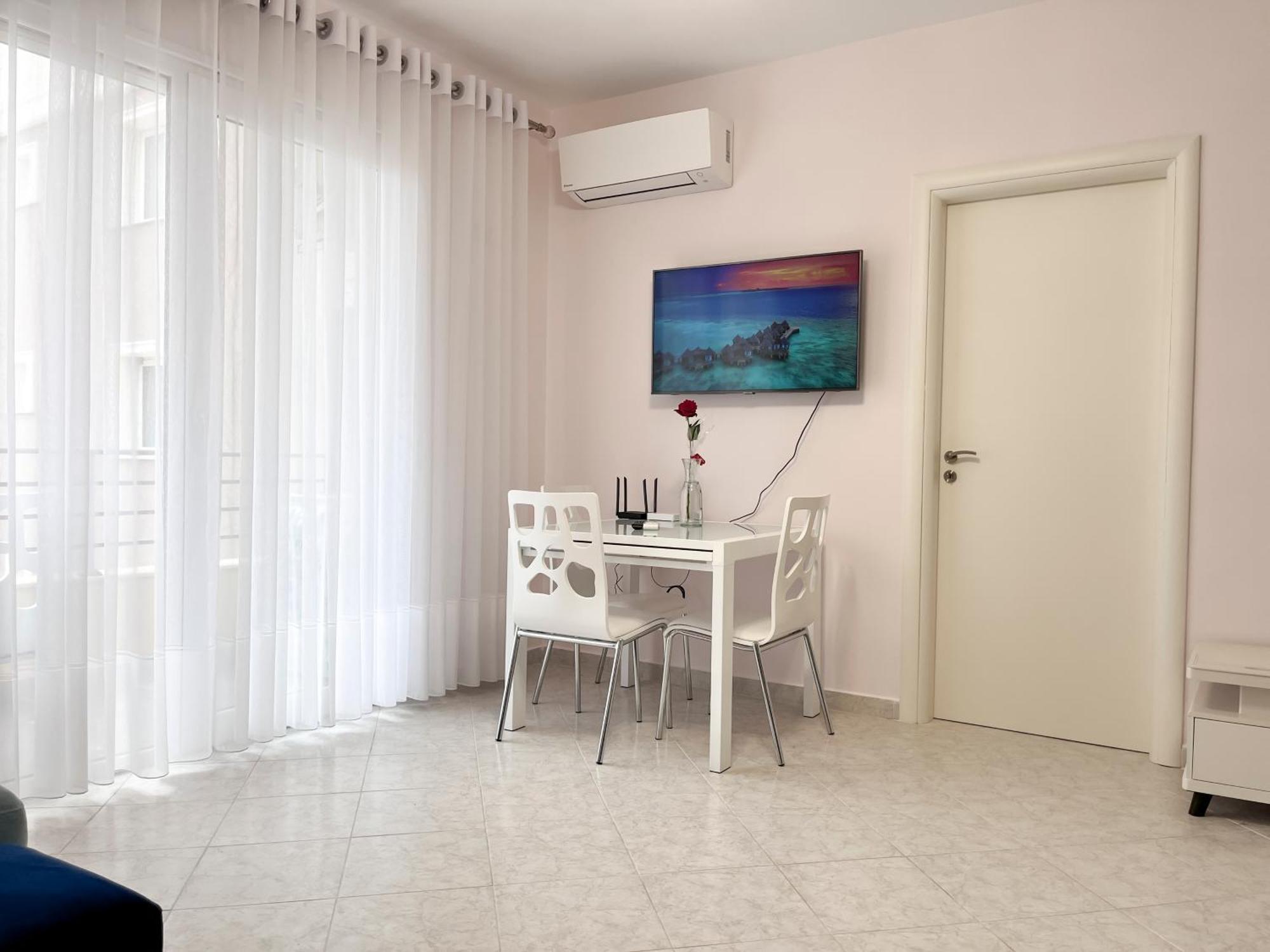 Beachfront With Hotel Facilities Vlore Bagian luar foto