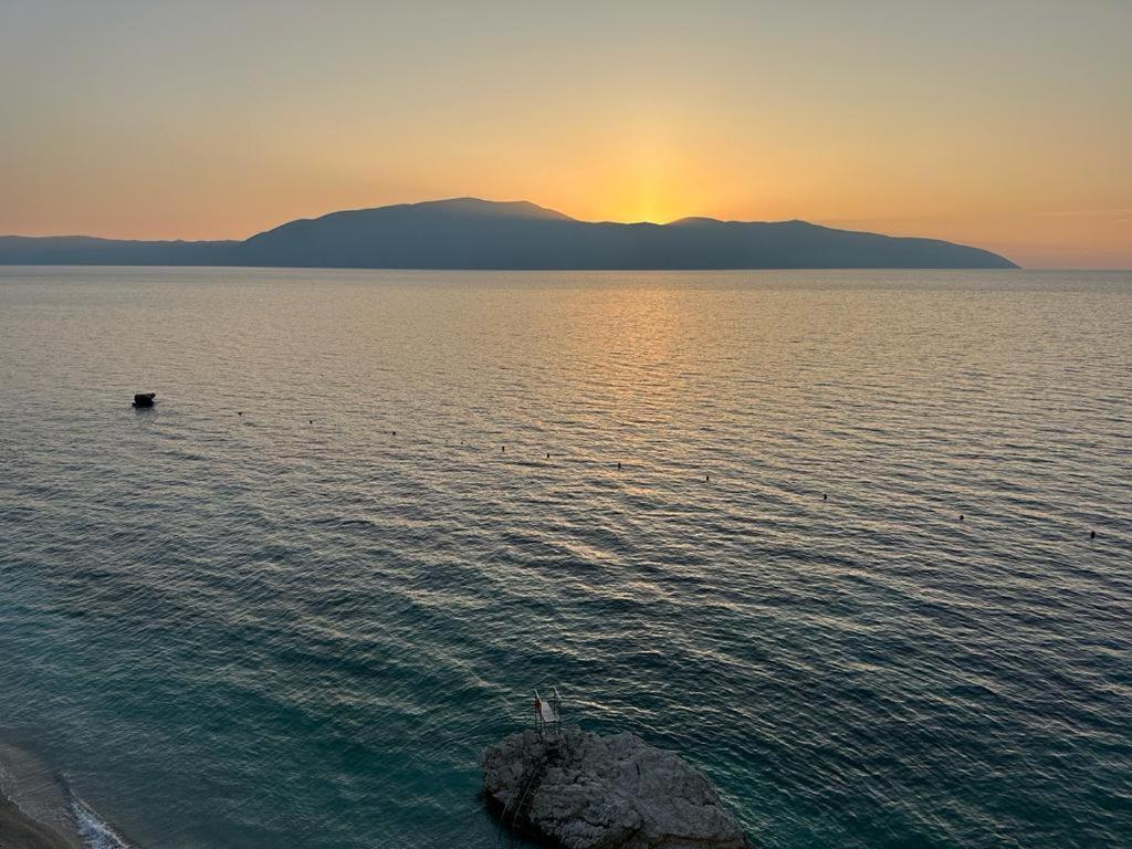Beachfront With Hotel Facilities Vlore Bagian luar foto